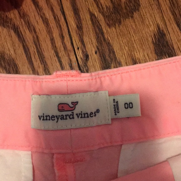 2 pairs of Vineyard Vine Women’s Shorts. - Picture 3 of 4